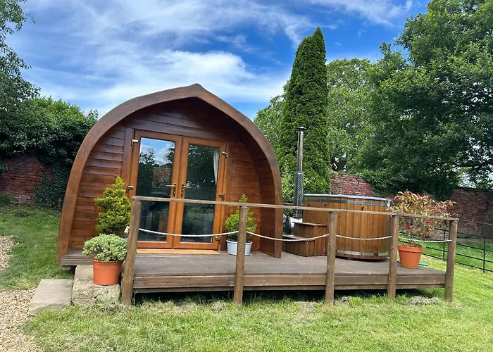 Secluded Cosy Luxury Pod With Wood Fired Hot Tub