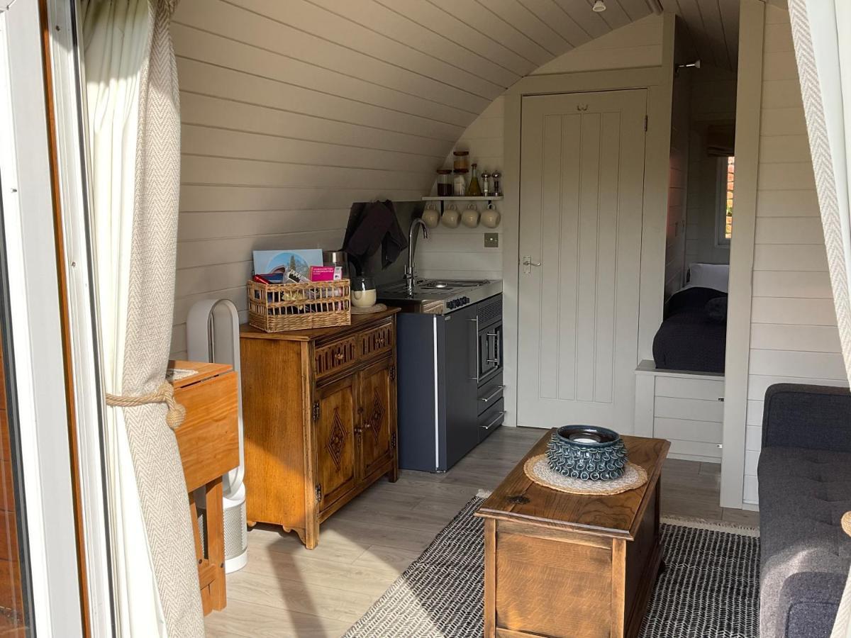 Secluded Cosy Luxury Pod With Wood Fired Hot Tub Shrewsbury