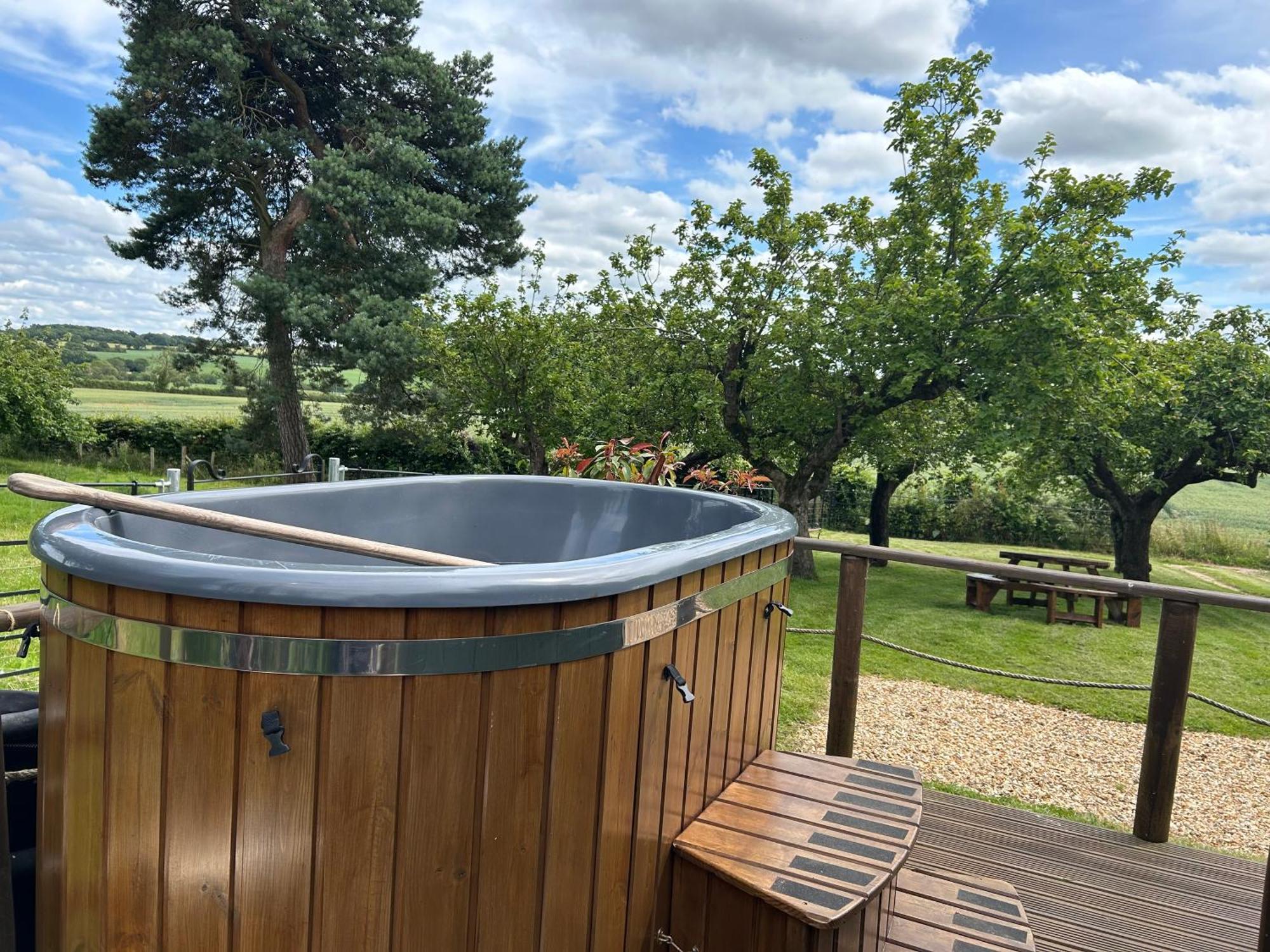 Luxury tent Secluded Cosy Luxury Pod With Wood Fired Hot Tub