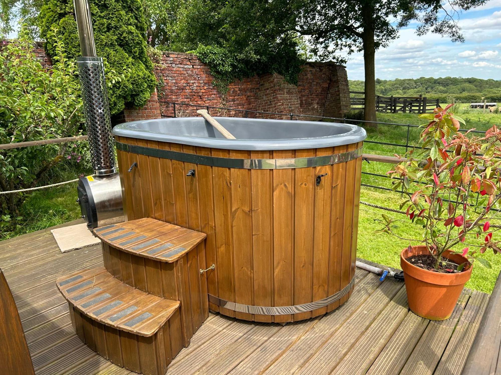 Secluded Cosy Luxury Pod With Wood Fired Hot Tub *